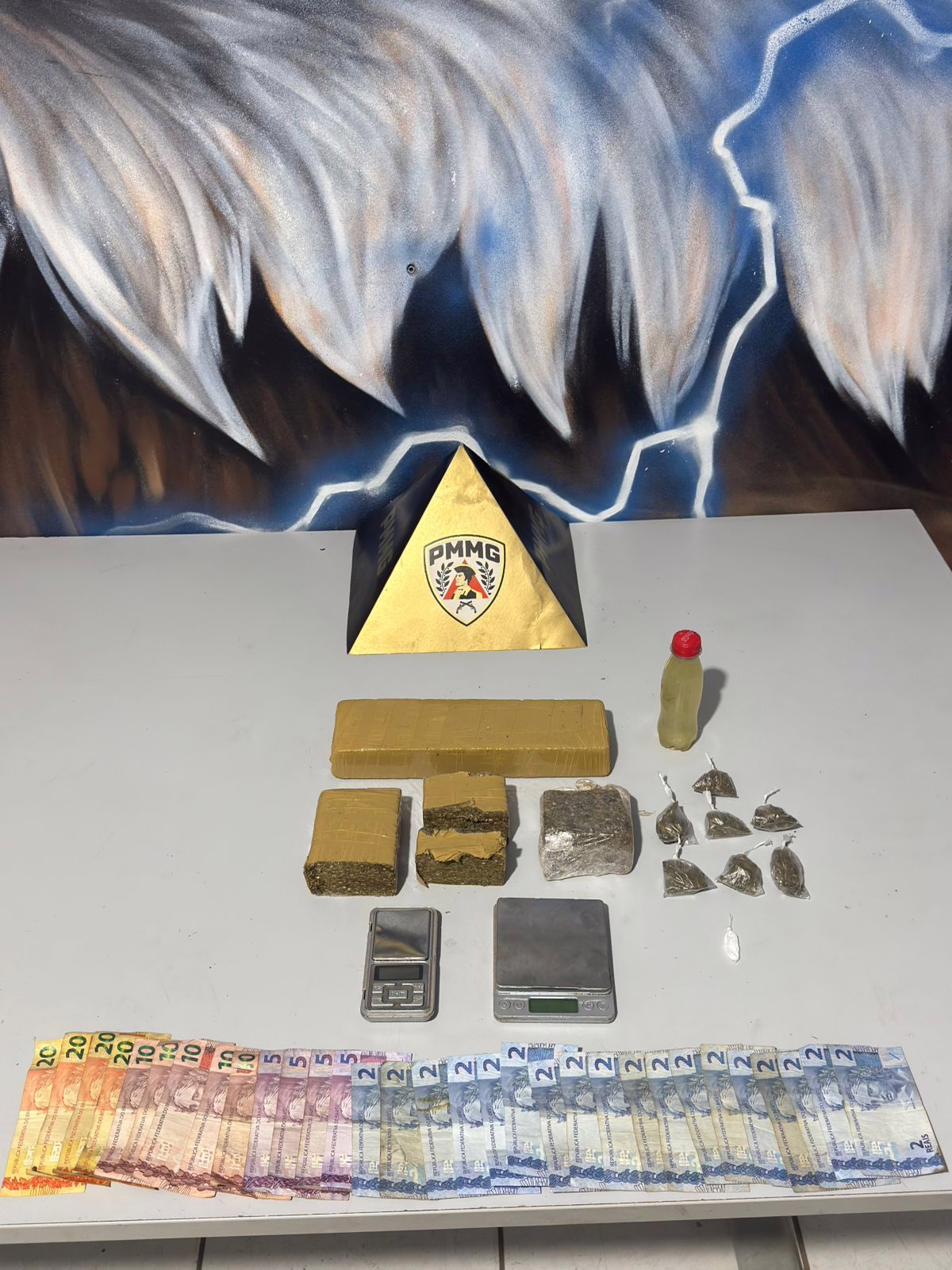 Material apreendido. 