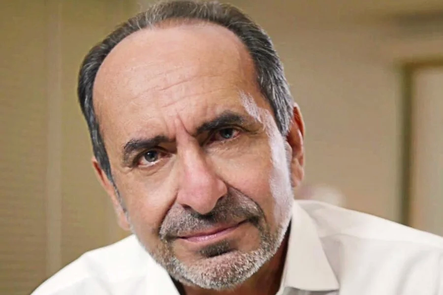 Ex-prefeito de Belo Horizonte foi acusado de indicar e nomear irmão de ex-namorada para um cargo comissionado na administração pública.