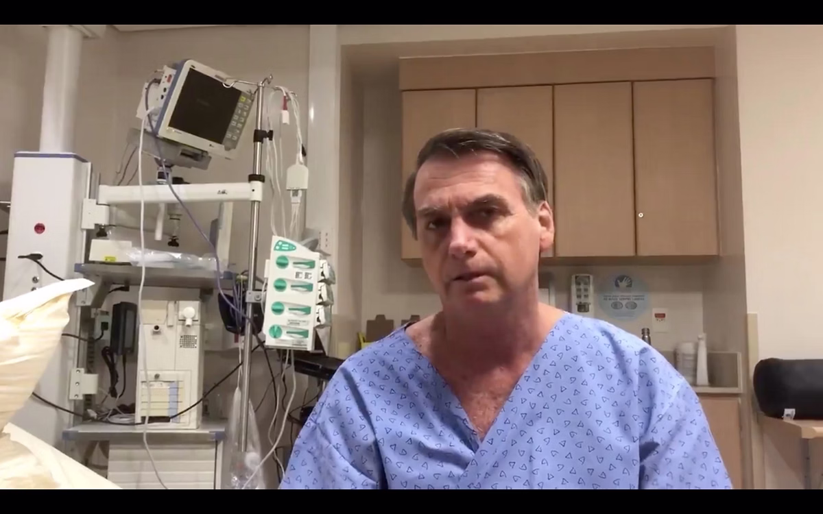 Aos 71 anos, Bolsonaro também se recupera de uma pneumonia grave que teve em março deste ano