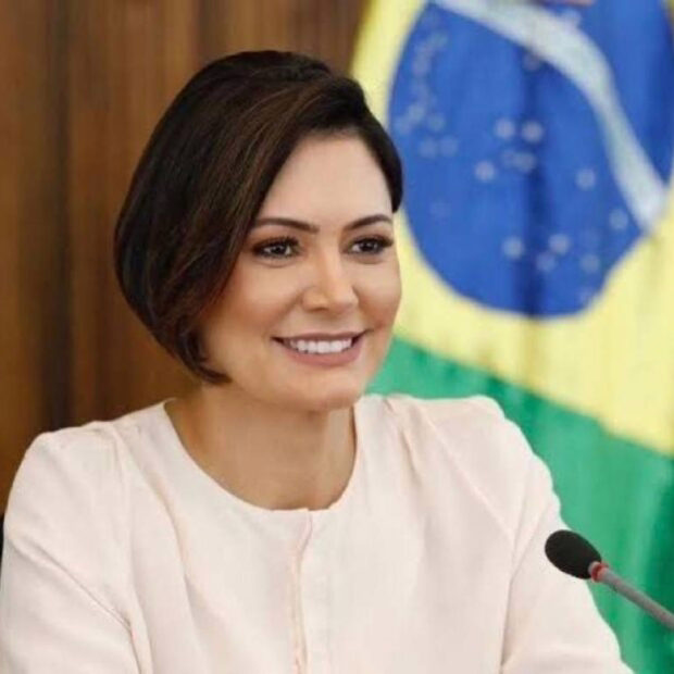 Michelle é a única autorizada a visitar Bolsonaro; demais visitas, inclusive de advogados, estão suspensas