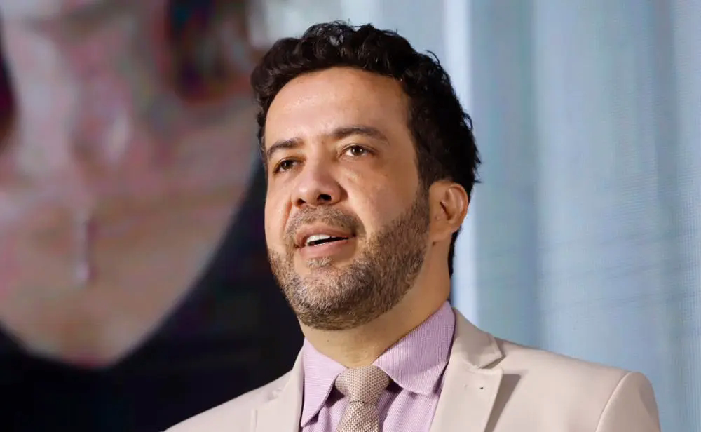 O deputado federal André Janones (Rede-MG) sugeriu que o presidente Luiz Inácio Lula da Silva (PT) se afaste temporariamente do cargo para liderar uma campanha nacional pelo fim da escala de trabalho 6×1.