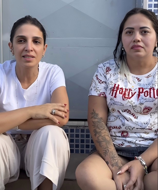 Ana Carolina e moradora da comunidade em SP (