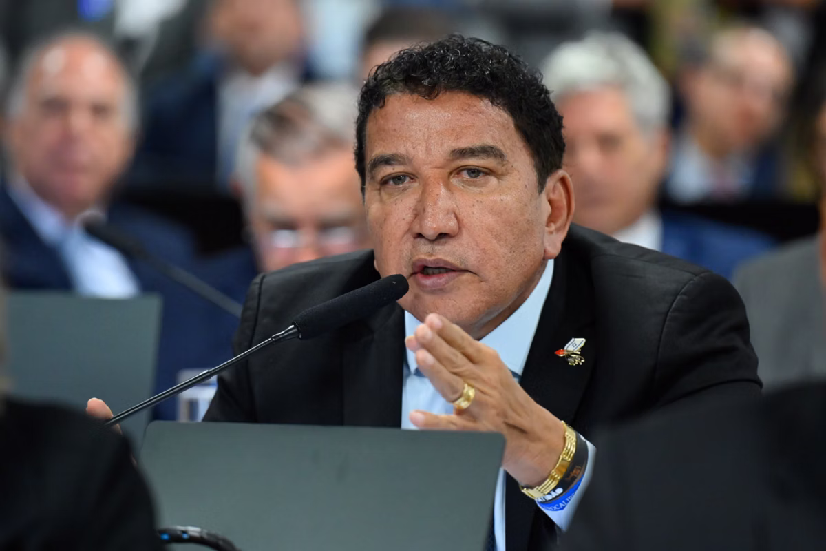 Senador Magno Malta teria dado tapa na cara de técnica de enfermagen