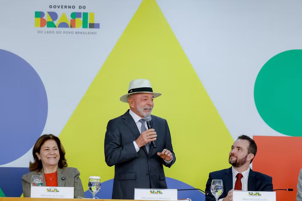 Lula assina medida provisória do Desenrola 2.0.