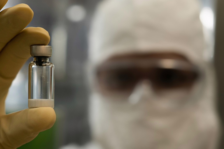 A vacina contra a Chikungunya foi aprovada pela Anvisa em abril de 2025, com as fábricas da Valneva registradas como locais de produção.