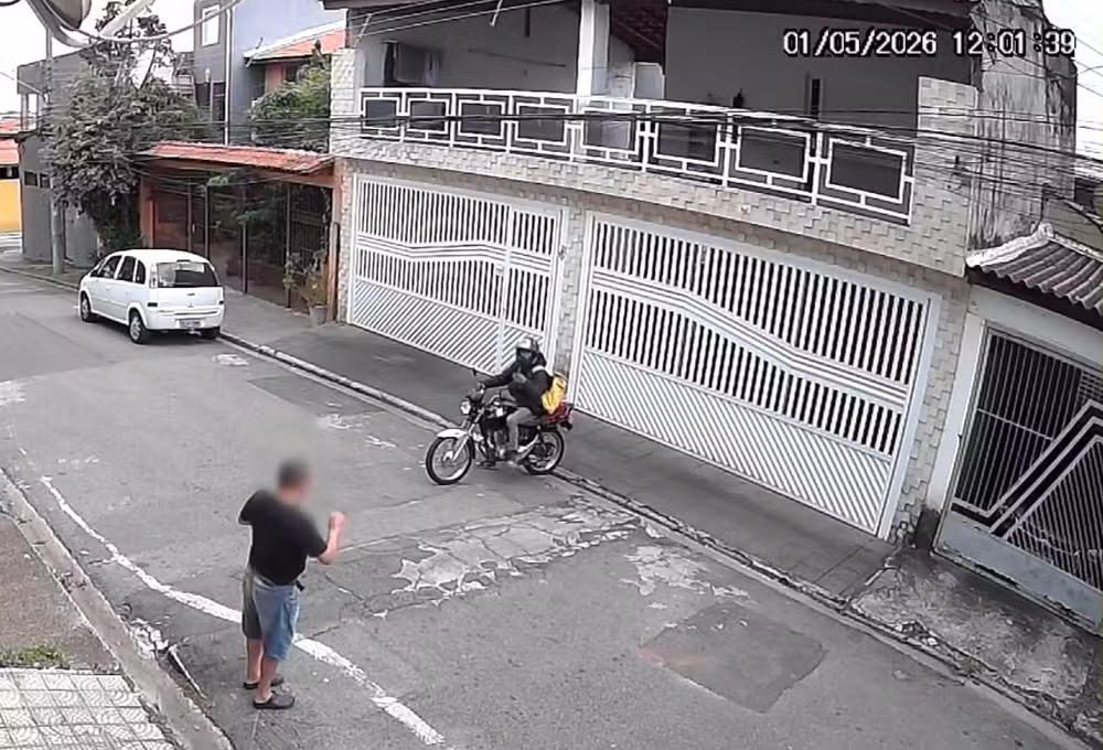 Pedestre é assaltado por falso entregador em São Miguel Paulista, na Zona Leste de São Paulo.