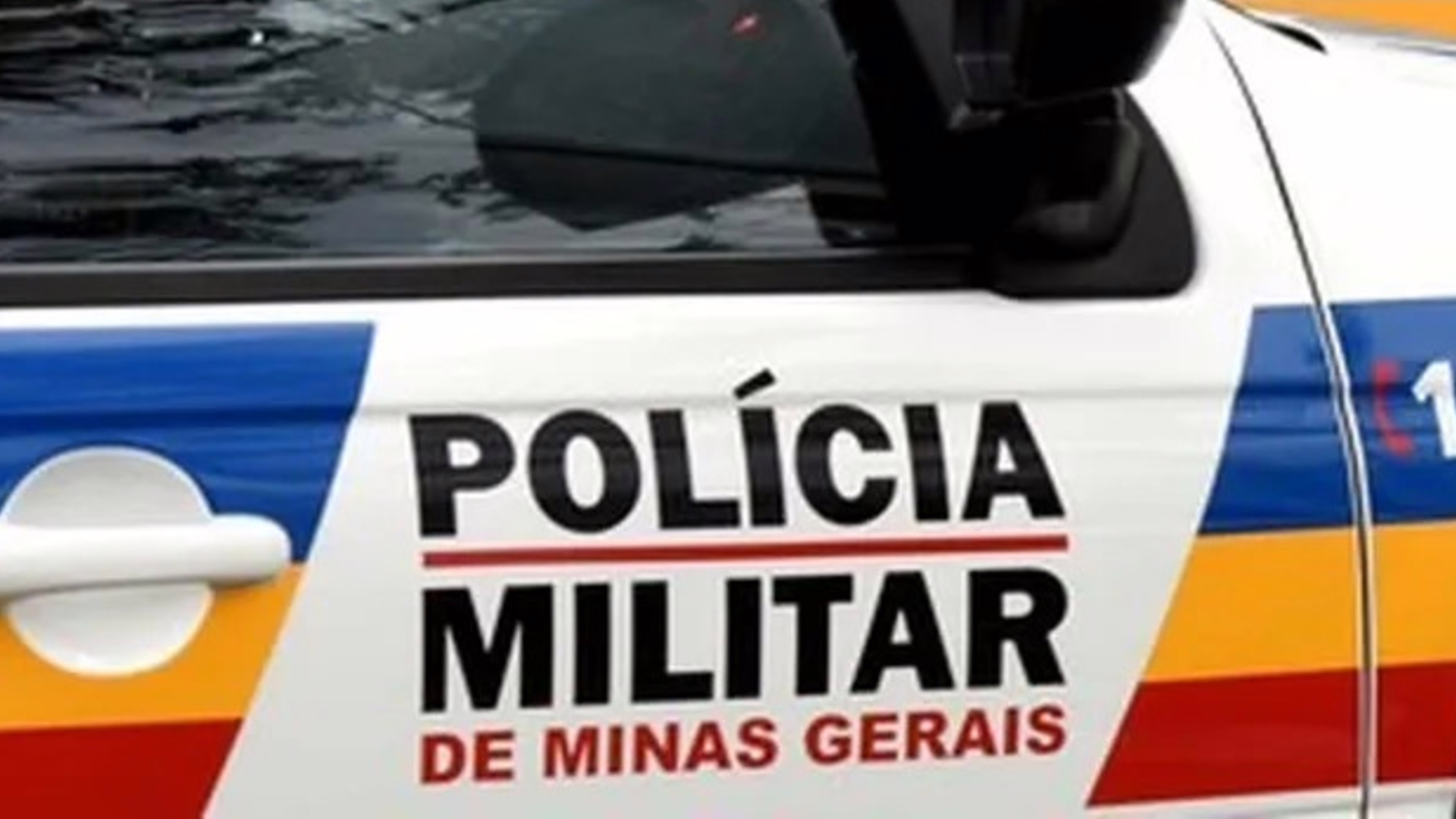 Segundo a Polícia Militar, a corporação recebeu informações sobre o paradeiro do indivíduo e, com o desencadeamento da operação, as guarnições conseguiram localizá-lo e abordá-lo na Rua Drosa Pinheiro.