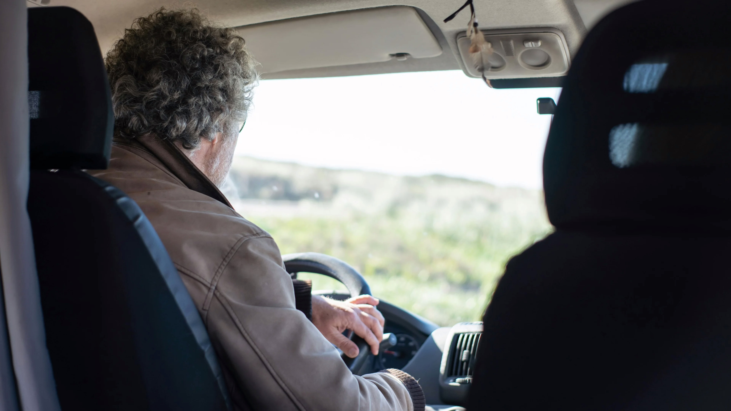 A atenção às regras de renovação da CNH é fundamental para garantir a segurança dos motoristas mais experientes no trânsito.
