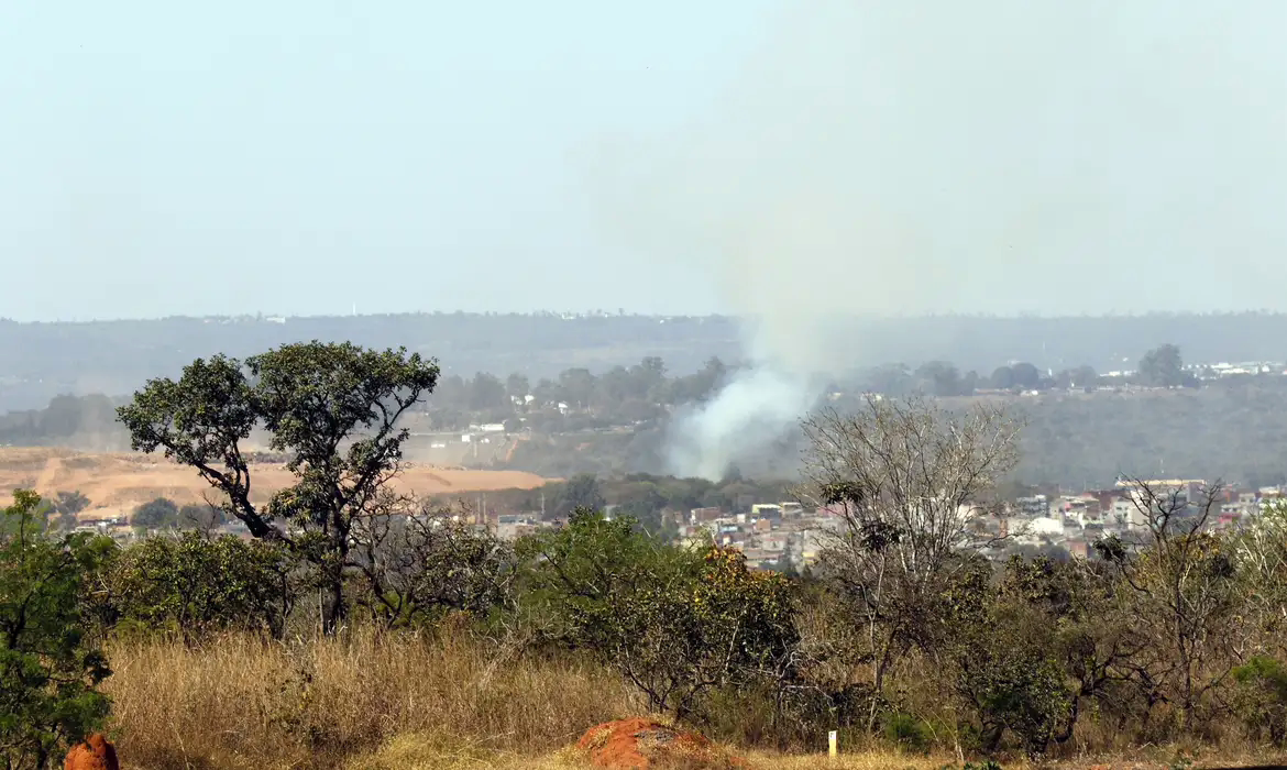 Ministério do Meio Ambiente e Mudança do Clima (MMA) lançou nesta quinta-feira (7) um edital de chamamento público que prevê a liberação de R$ 19 milhões para aumentar as áreas verdes de cidades com população entre 20 mil e 750 mil habitantes.