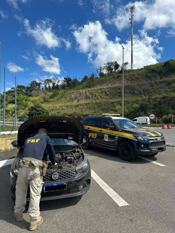 A mulher foi levada para a Central de Flagrantes em Betim (MG), junto com a ocorrênci