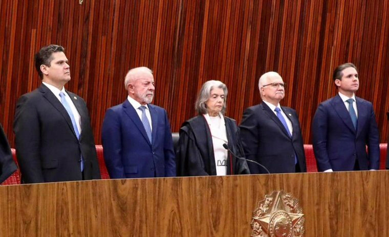 Autoridades durante posse de Nunes Marques