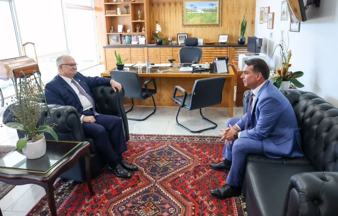 O encontro entre o presidente do STF, Edson Fachin, e o senador Flávio 