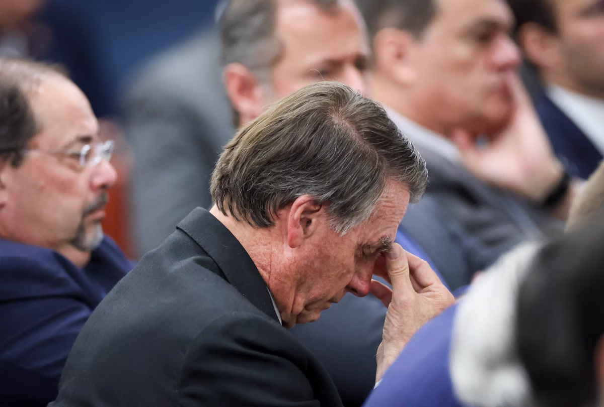 Em prisão domiciliar humanitária, Bolsonaro se recupera de uma cirurgia no ombro direito realizada há duas semanas