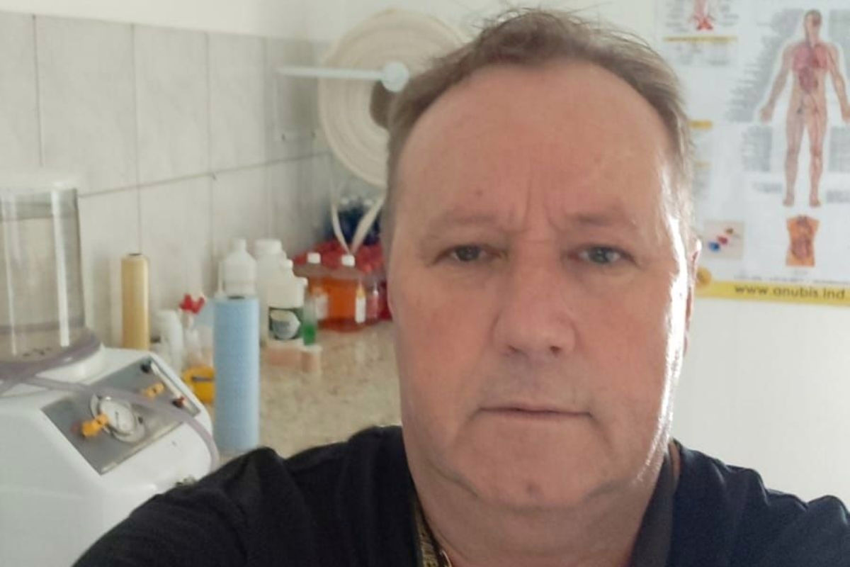 Dono de funerária é morto por esposa e amante (