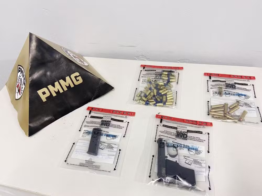 Materiais apreendidos pela PM no carro