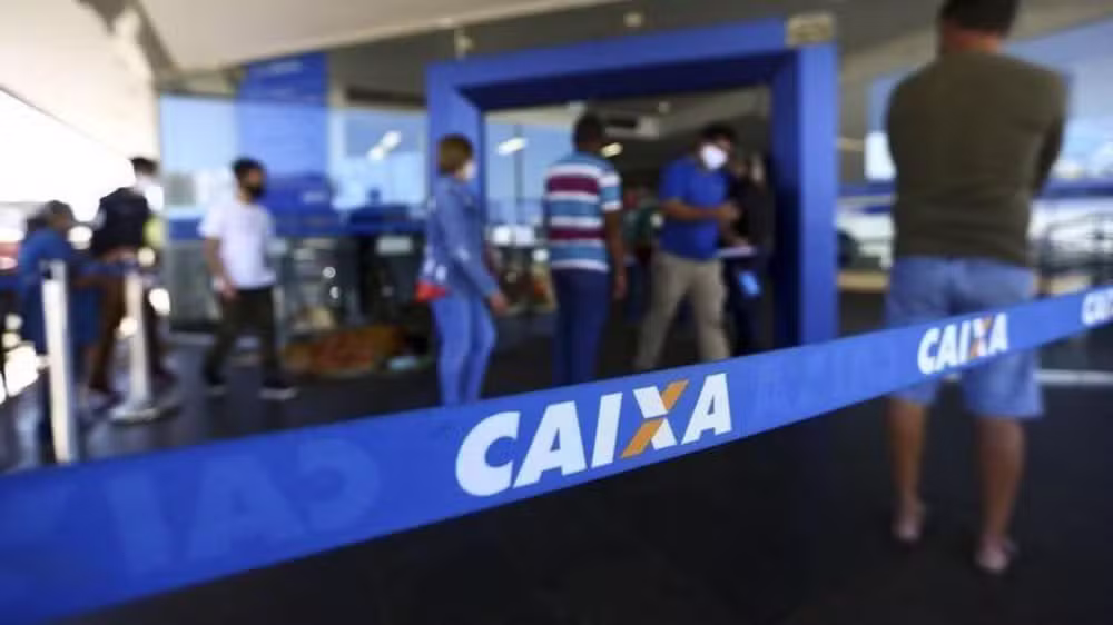 Atualmente, o abono salarial é destinado exclusivamente a trabalhadores do setor privado e servidores públicos com carteira assinada
