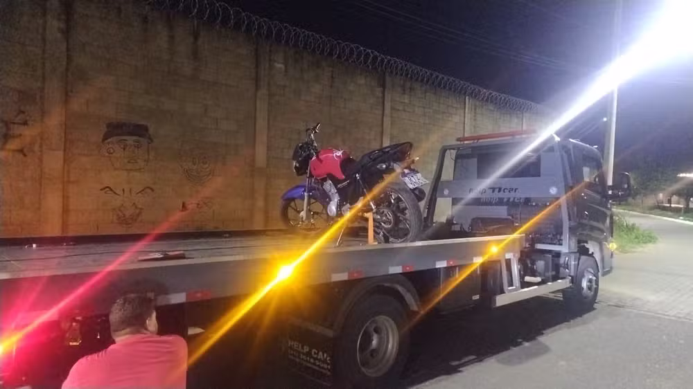 Moto apreendida pelos policiais