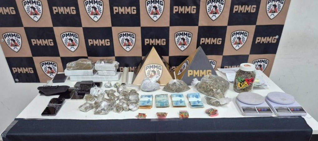 Apreensão de drogas e dinheiro indica estrutura de venda em imóveis no Santa Cruz.