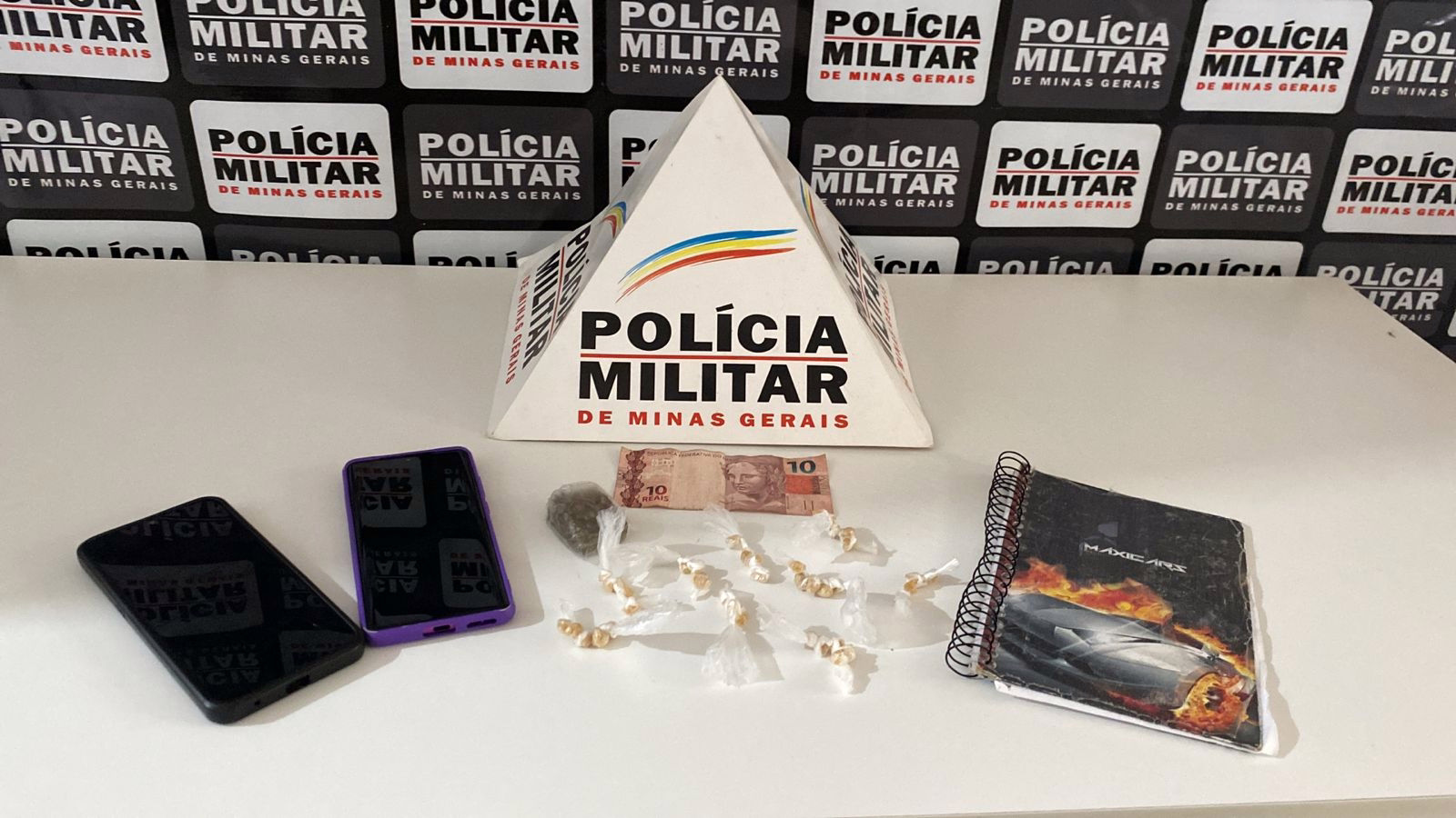 O autor foi preso em flagrante e conduzido à Delegacia de Polícia Civil.