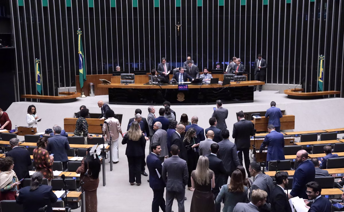 O presidente da Câmara, Hugo Motta (Republicanos-PB), indicou que priorizaria pautas defendidas pela bancada do agro nessa terça-feira (19/5)