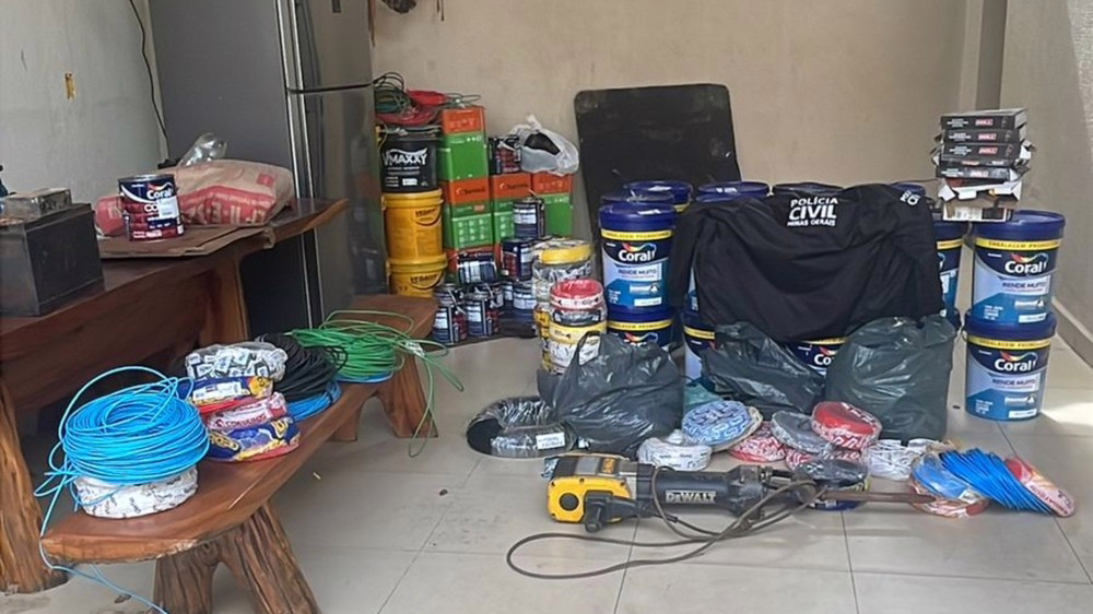 Materiais apreendidos nas casas dos suspeitos