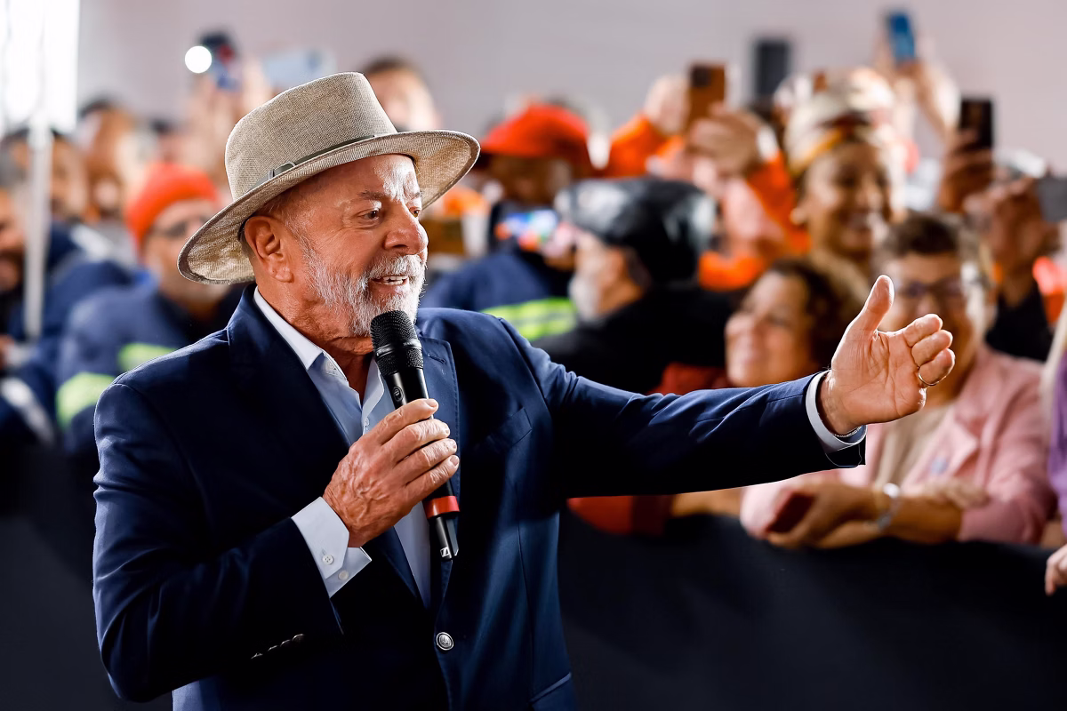 Lula voltou a alfinetar Flávio Bolsonaro sobre o caso Dark Horse