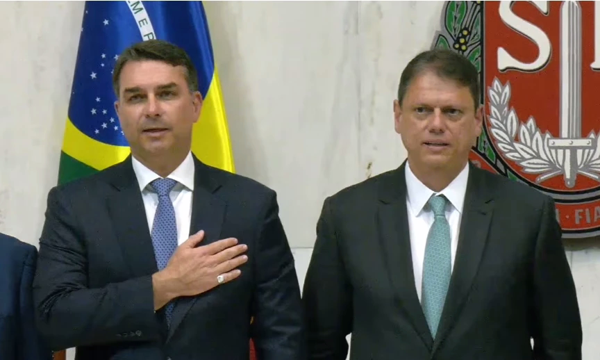 Flávio Bolsonaro e Tarcísio de Freitas