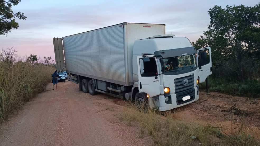 Caminhão encontrado pela Polícia Militar