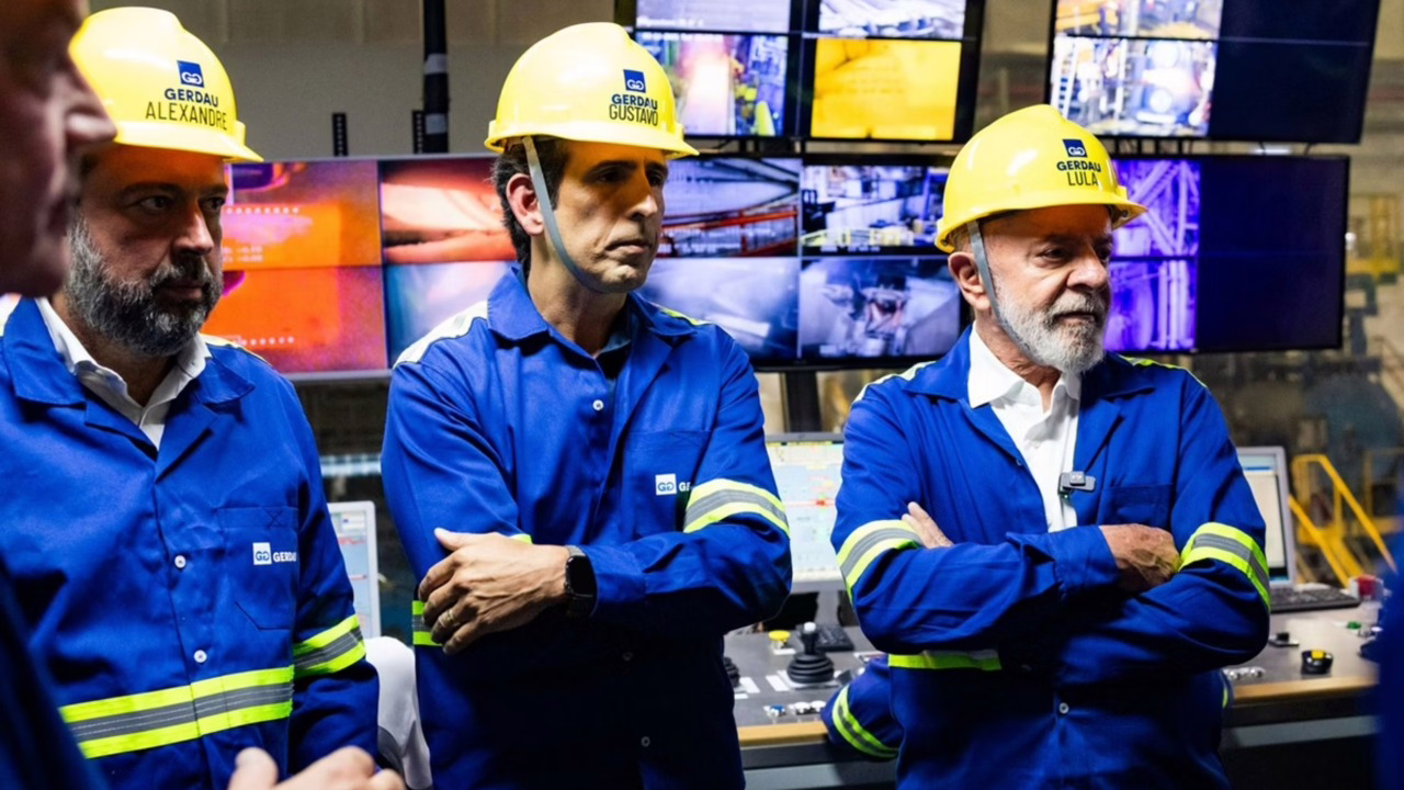 André Gerdau Johannpeter, presidente do Conselho de Administração da Gerdau; Alexandre da Silveira, ministro de Minas e Energia; o CEO da Gerdau, Gustavo Werneck; e o presidente Luiz Inácio Lula da Silva