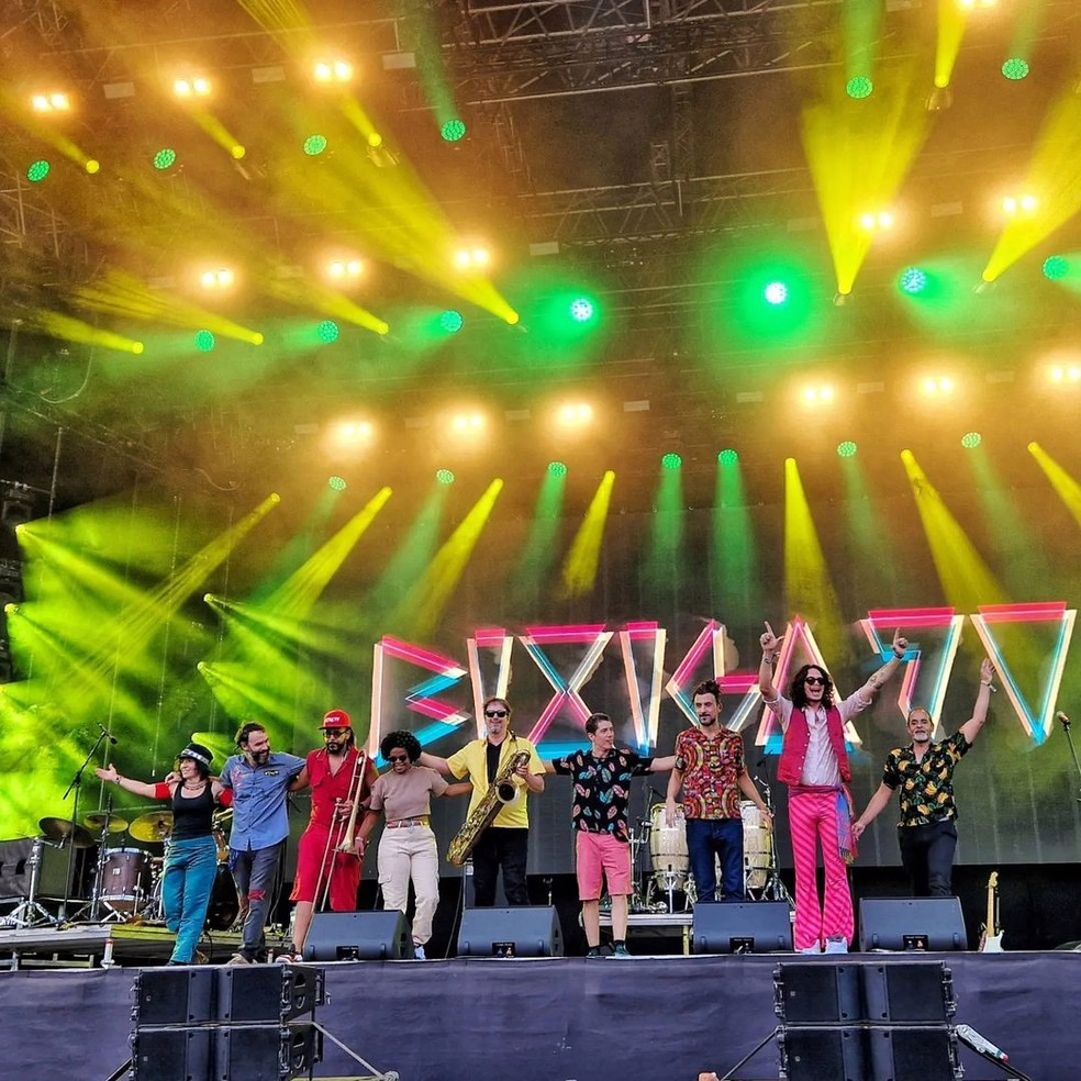 Integrantes da banda Bixiga 70
