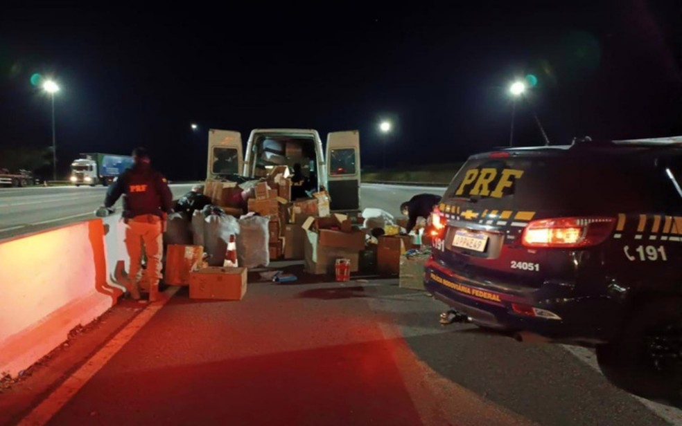 PRF intercepta remédios para emagrecimento proibidos e produtos irregulares na rodovia Fernão Dias
