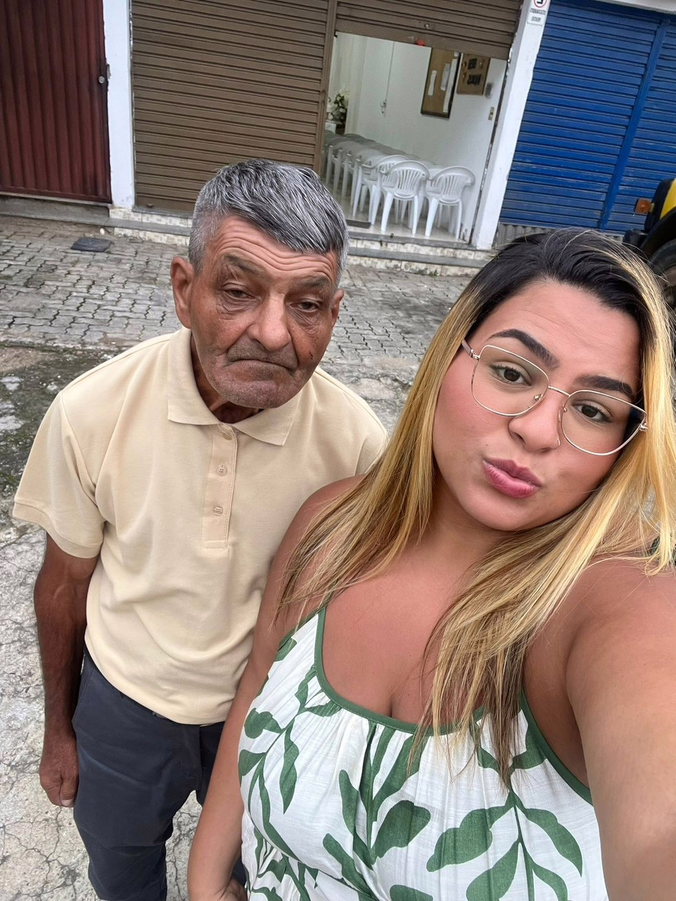 Raimundo Evangelista de Almeida ao lado da filha Tainá