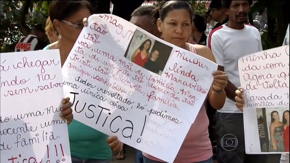Amigos e familiares pediram justiça durante o enterro de Fabiane Maria de Jesus, em 2014