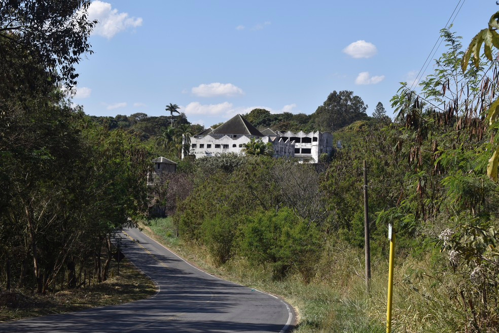 Castelo de José Rico visto a partir da estrada municipal
