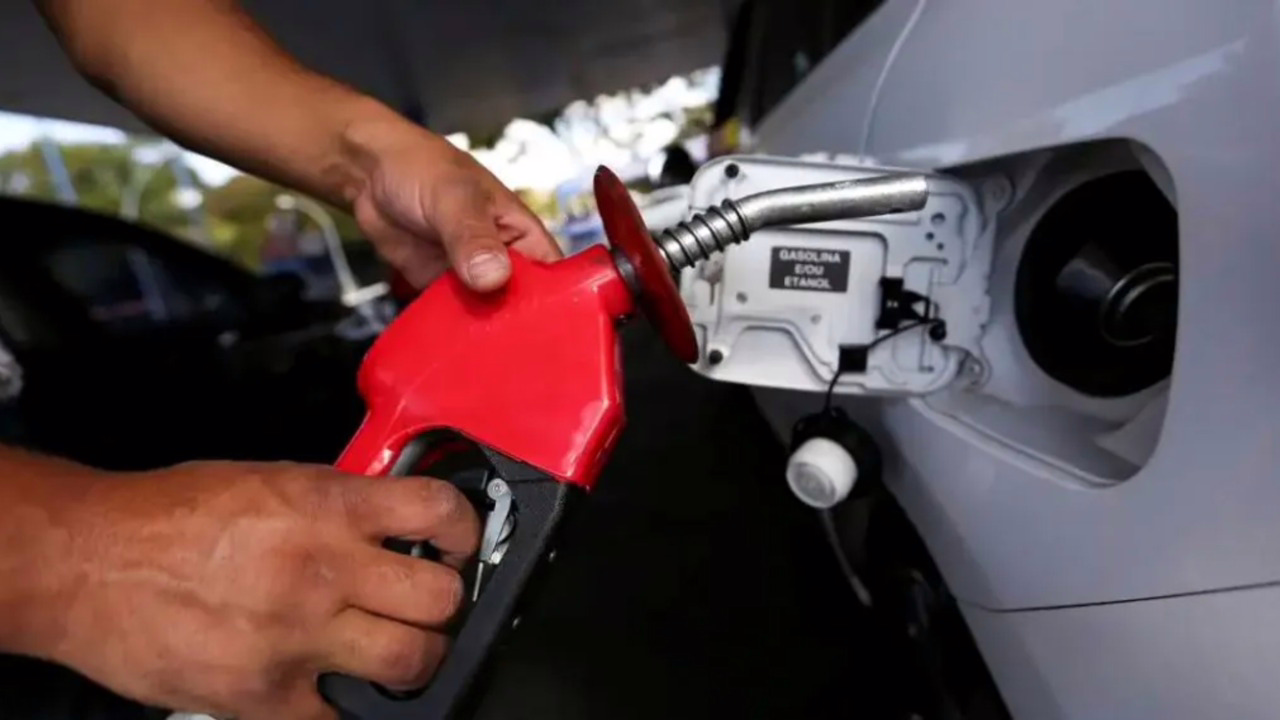 Governo federal autoriza subvenção de R$ 1,12 por litro de diesel para conter preços