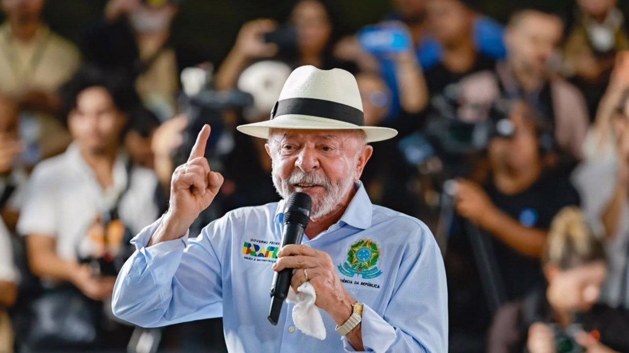 Para Lula, esquerda deve vestir verde e amarelo na Copa para evitar que cores sejam tomadas por 'fascistas'