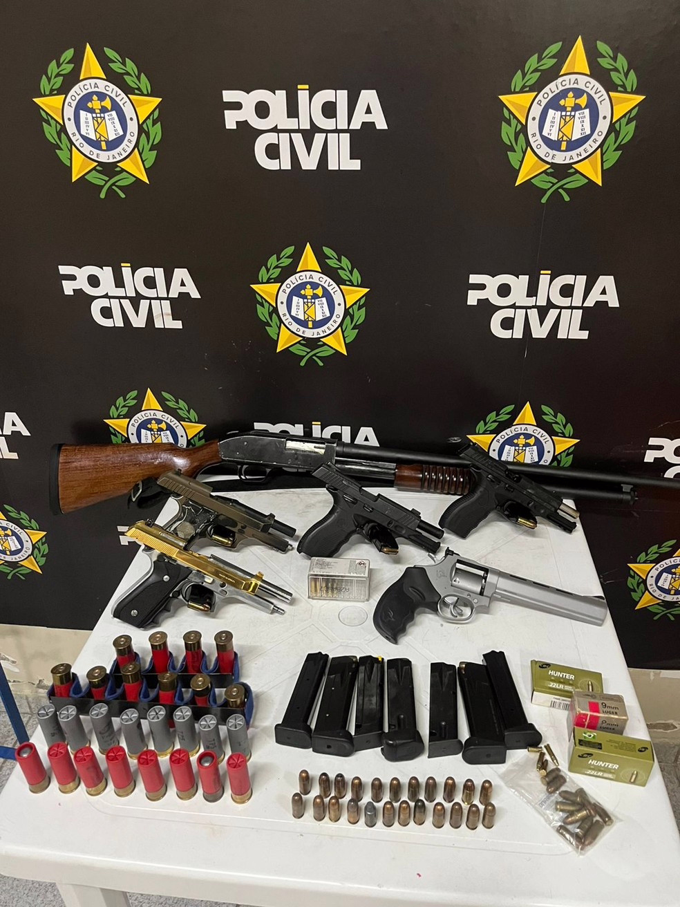 Polícia apreende armas e mais de 400 munições em Barra Mansa