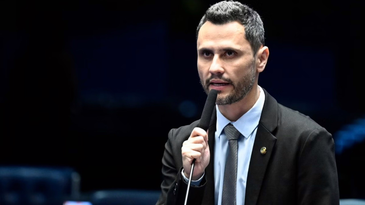 Cleitinho Azevedo aparece em pesquisas, mas ainda não confirmou pré-candidatura ao governo de Minas Gerais