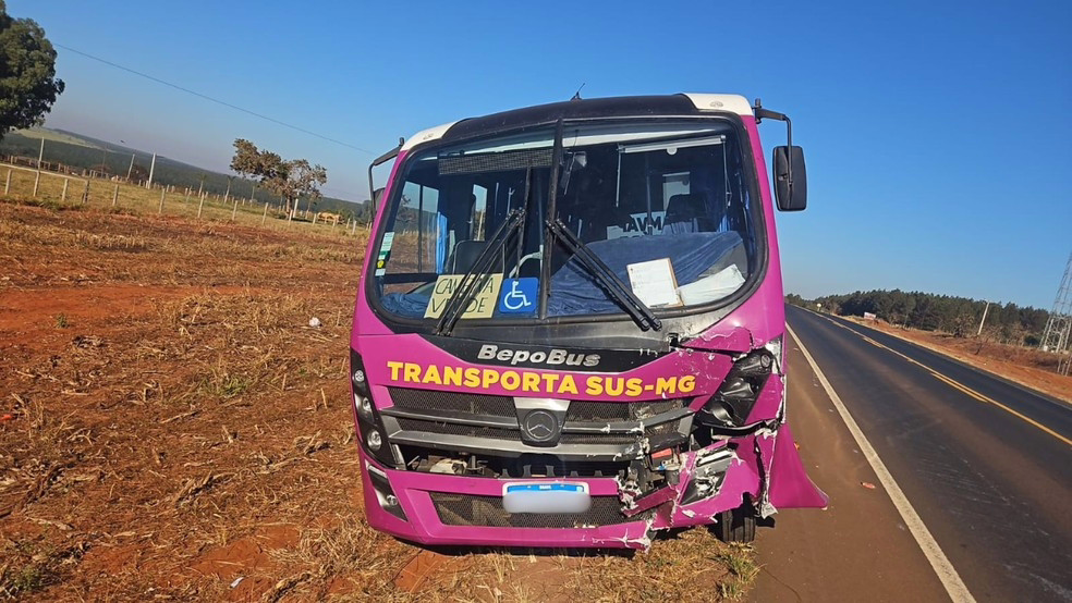 Ônibus transportava pacientes com destino a Uberlândia