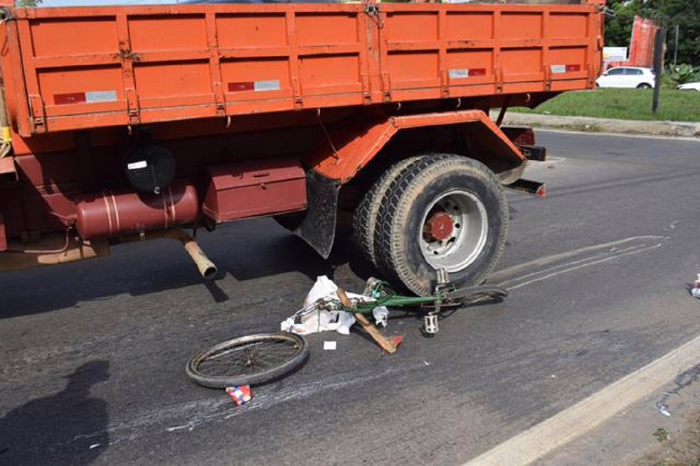 Idoso que morreu na BR-116, em Muriaé, estava de bicicleta e tentava cruzar a rodovia