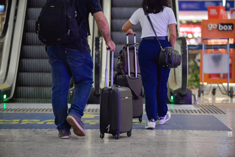 Imagem de arquivo mostra passageiros no saguão do Aeroporto Internacional de Belo Horizonte, em Confins