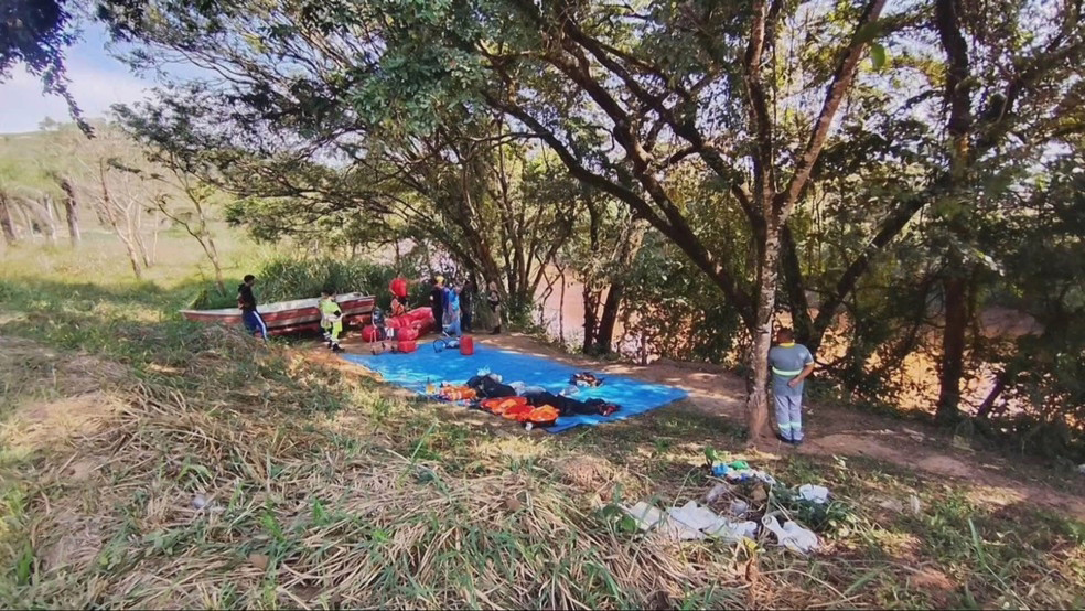 Equipes do Corpo de Bombeiros fizeram buscas e localizaram o corpo em uma área de remanso, a 2 quilômetros do ponto do acidente