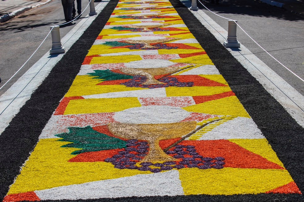 Fiéis participam da celebração de Corpus Christi em Piquerobi (SP) em 2025