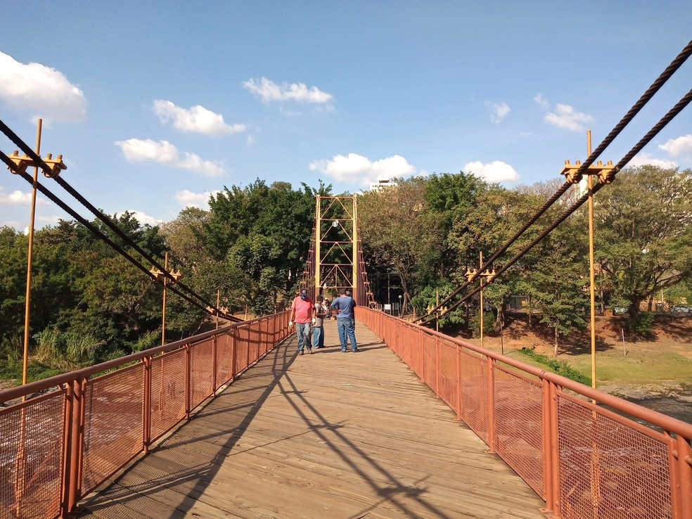 Passarela Pênsil localizada em Piracicaba