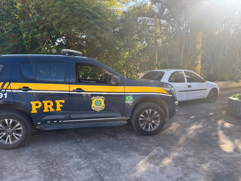Homem é detido conduzindo carro furtado na BR-485, em Itatiaia