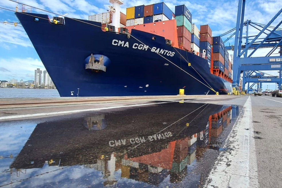 Porto de Santos é responsável por 80% do volume total de carga movimentada