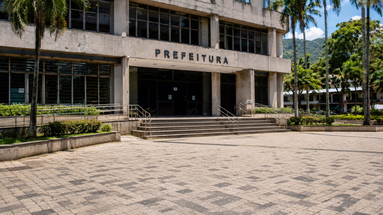 Greve em Coronel Fabriciano chega ao 3º dia com ato em frente à Prefeitura e impasse nas negociações