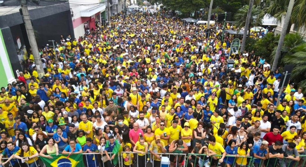Torcedores acompanham a Copa do Mundo em Itatiba (SP)