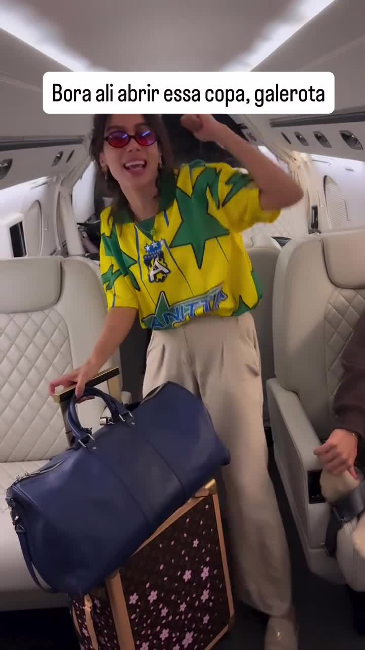 Anitta gerou repercussão nas redes sociais após publicar um vídeo durante viagem para os Estados Unidos.