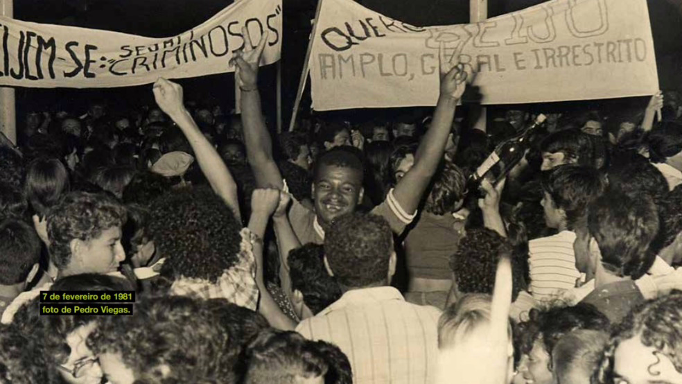 Página de fanzine celebra os 45 anos da 'Noite do Beijo'
